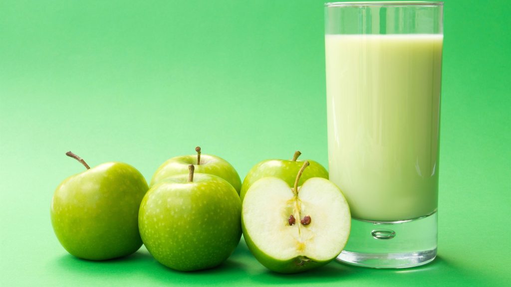 Green apple juice 