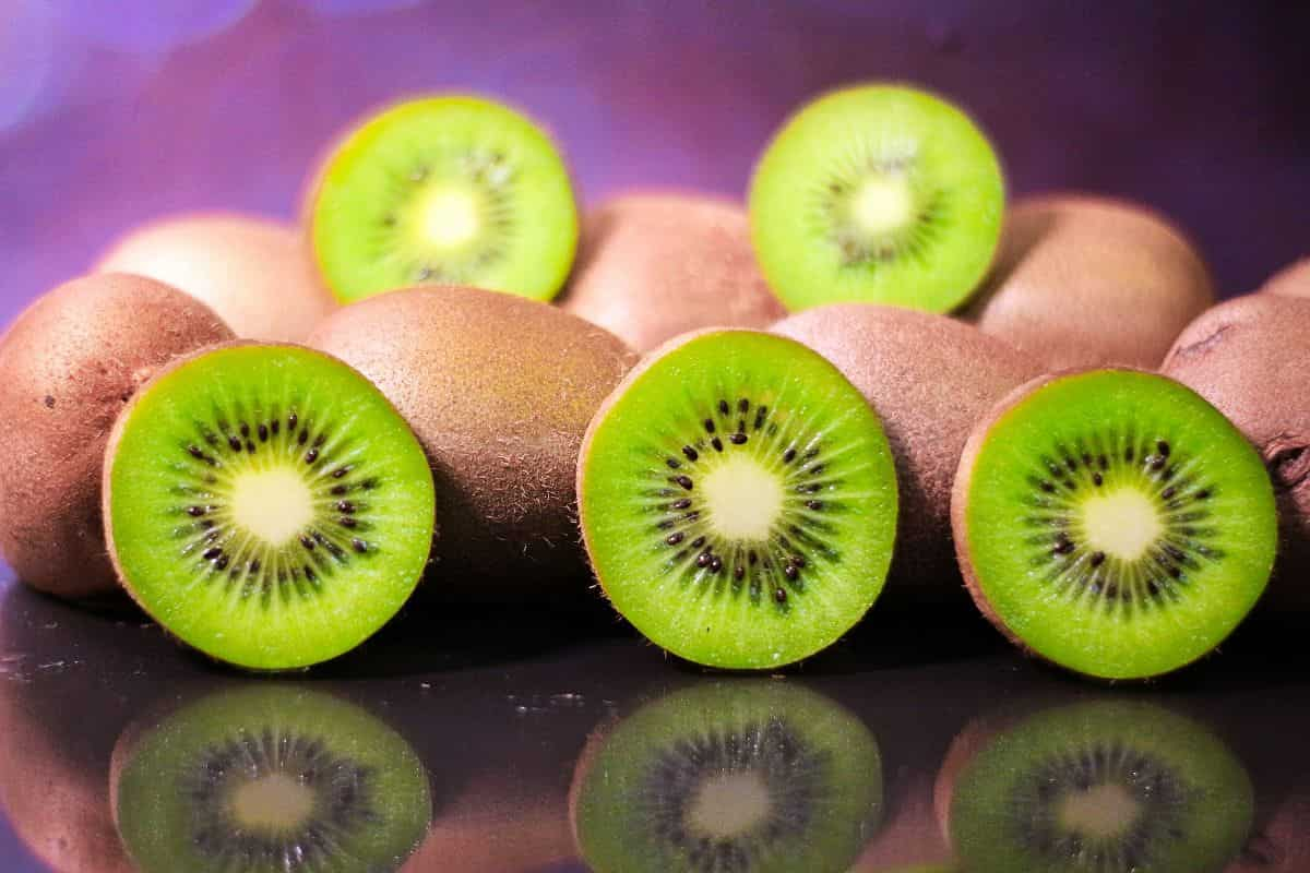  One Kiwi (Chinese Gooseberry) Sweet Sour Light Acidic Green Crunchy 