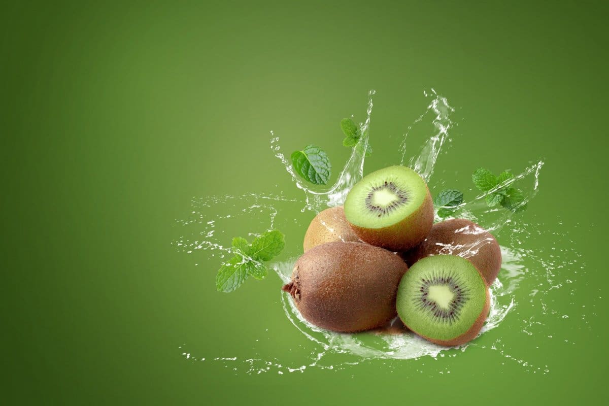  Kiwi Fruit in Pakistan; Sweet Sour Tastes 3 Vitamins C E D 