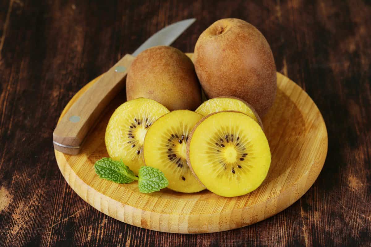  Golden Kiwi (Yang Tao) Light Brown Oval Shape Vitamin C Content Health Benefits 