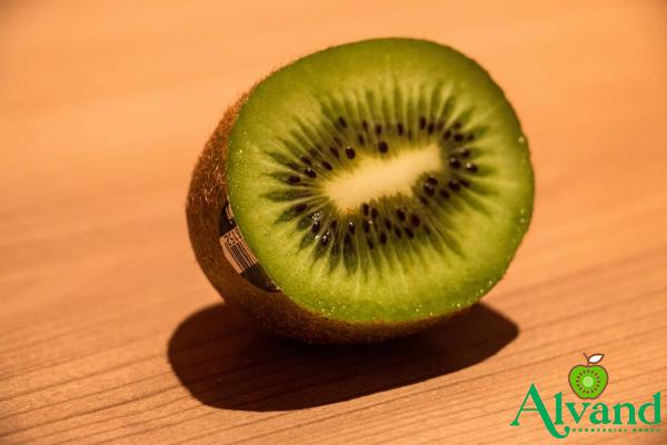 Buy the latest types of delicious golden kiwi